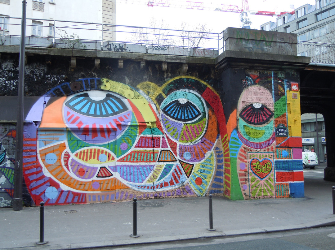 Fresque Totems de l'Ourcq-巴黎必去景点