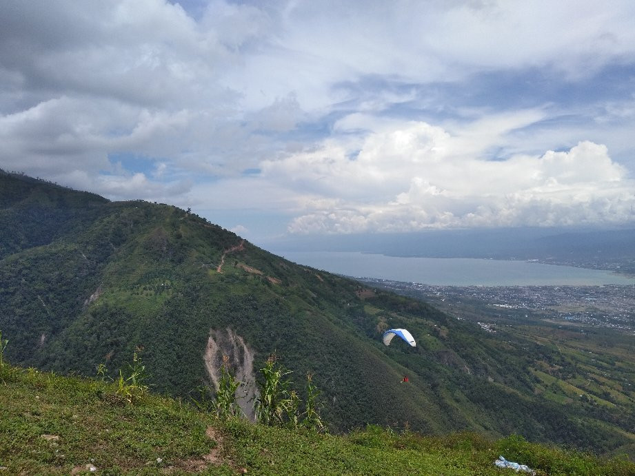 Paragliding in Matantimali景点图片