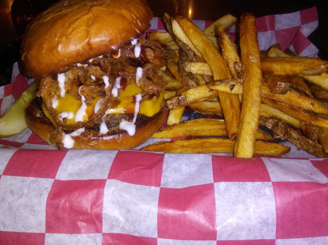 Montreal餐馆和美食-Trailside Pub and grill