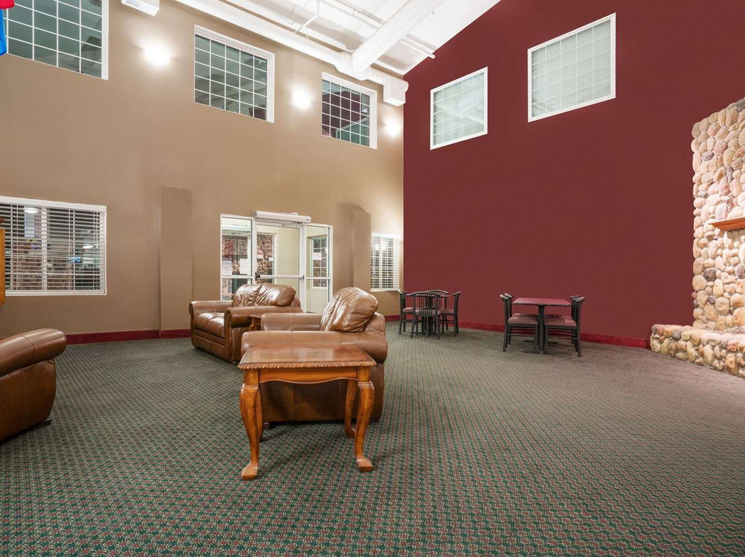 Days Inn Hotel & Governors' Waterpark, RV Park & Fitness Center主图