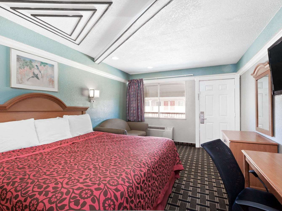 Days Inn by Wyndham Kenedy主图