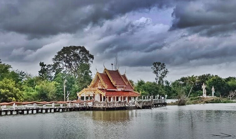Wat Thep Prasat Sa Kamphaeng Noi