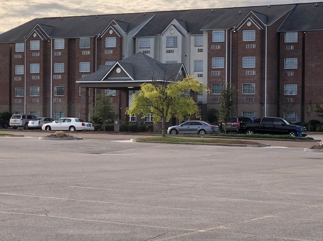 哈蒂斯堡麦克罗特客栈及套房酒店主图