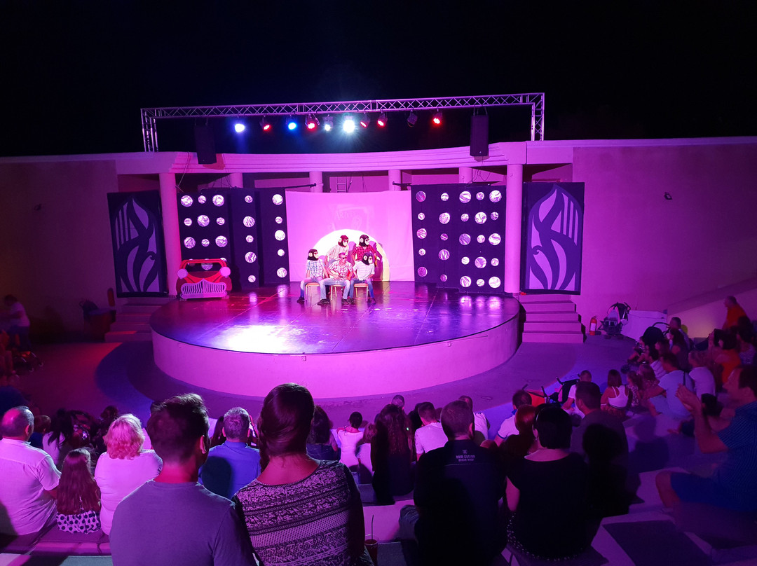 林多斯帝国饭店主图