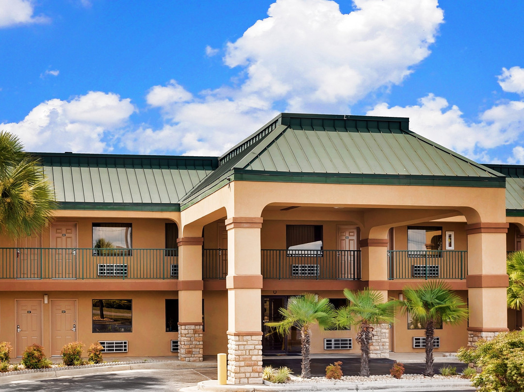 Super 8 by Wyndham Byron/South Macon主图