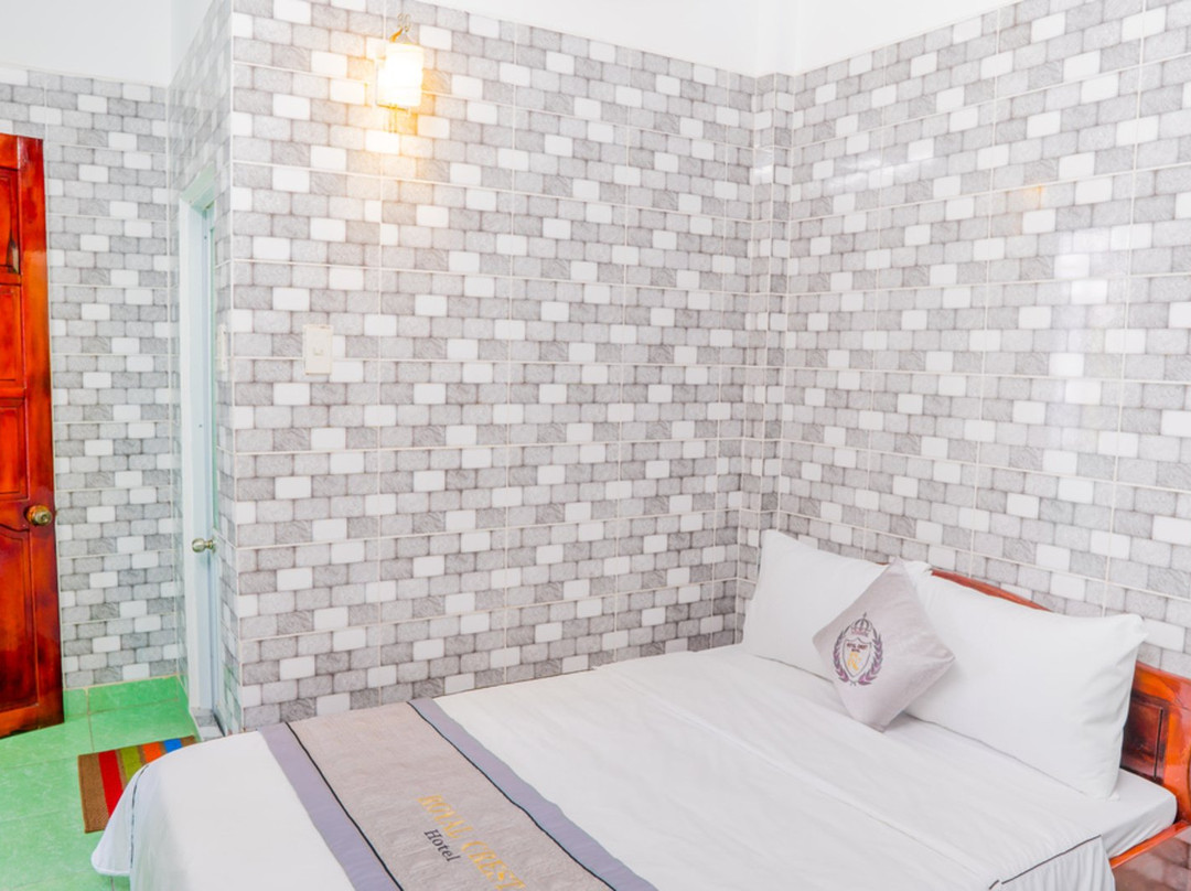 Royal Crest Hotel主图