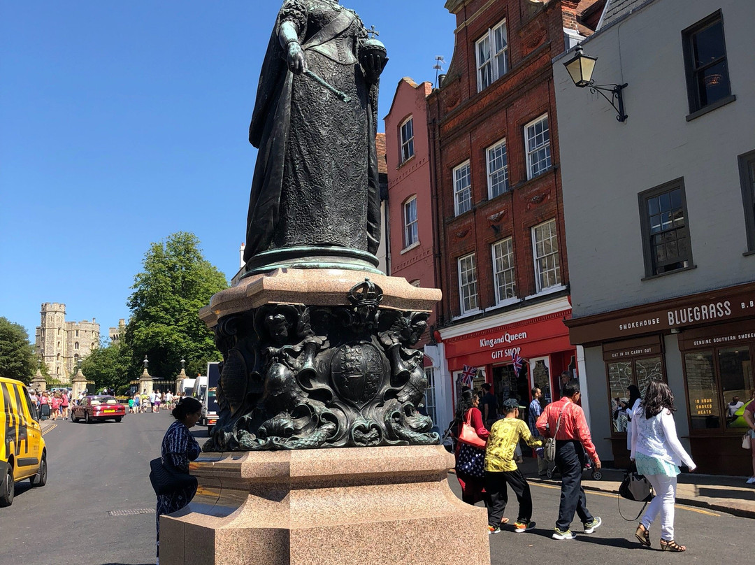 Queen Victoria Statue-温莎必去景点