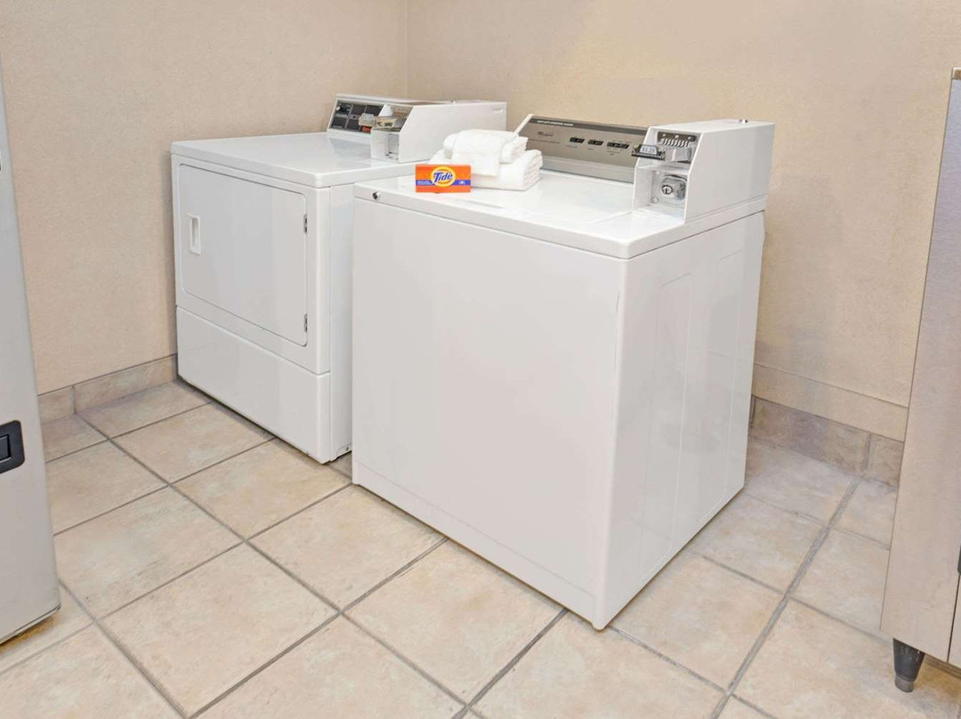 Red Lion Inn & Suites Elk Grove Village主图