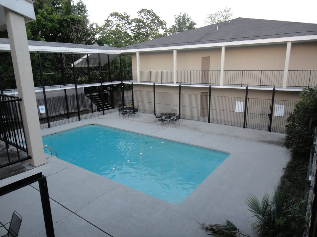 Red River Inn Alexandria主图