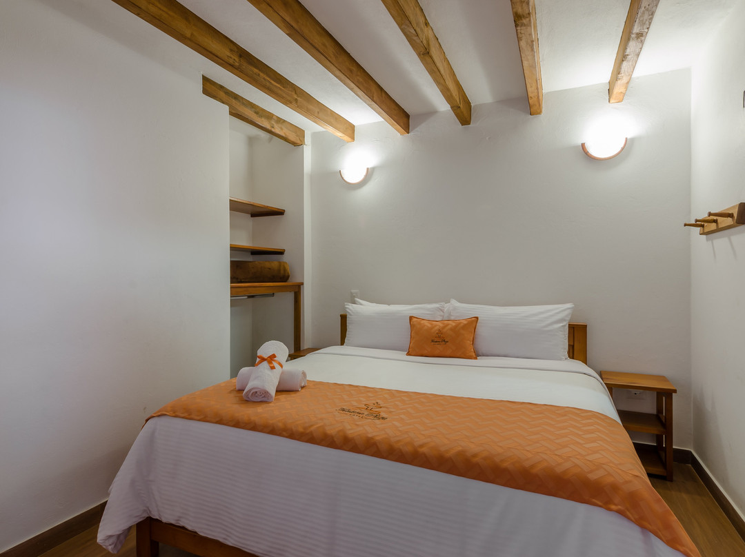 Fontana Plaza Hotel主图