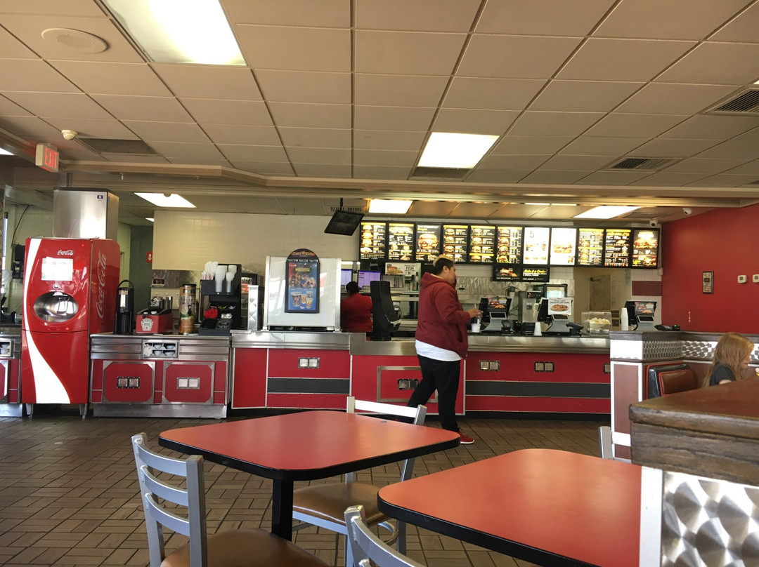Buttonwillow餐馆和美食-Carl's Jr.