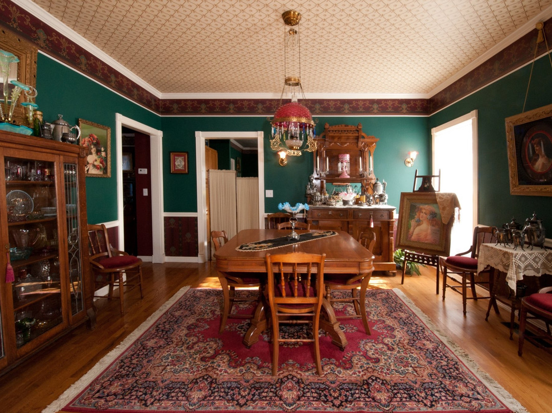 The Victorian Lady主图