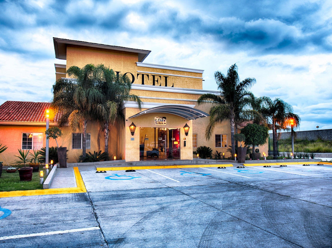 奎雷塔罗扎尔酒店主图