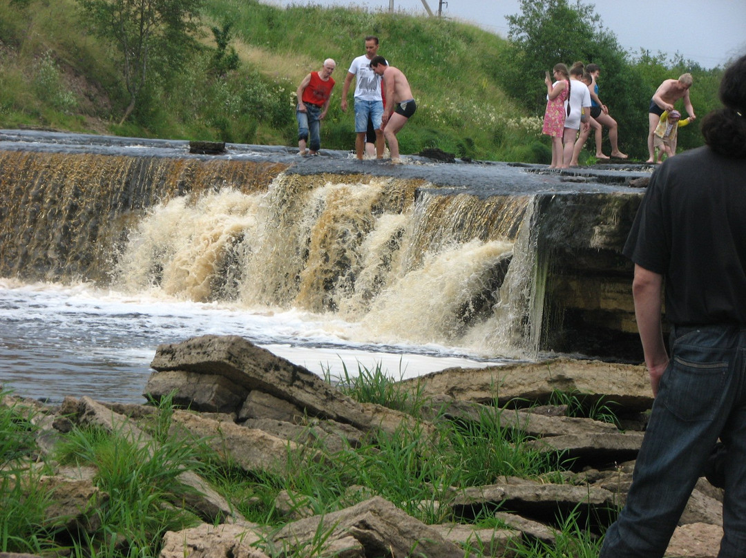 Tosnenskiy Waterfall景点图片