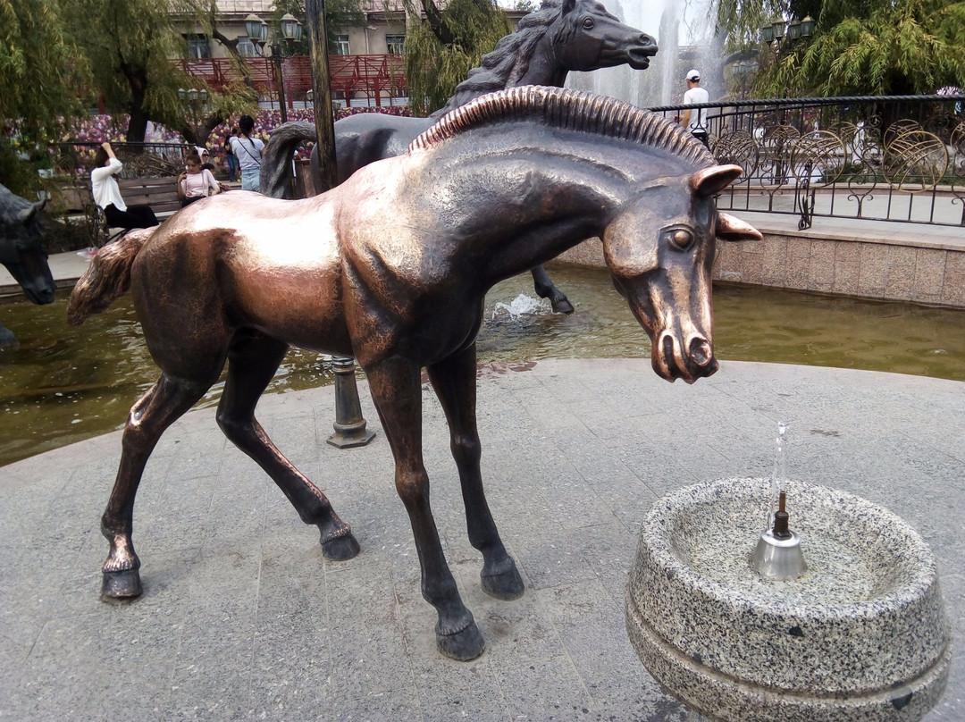 Aichurek Mall Fountains-比斯凯克必去景点