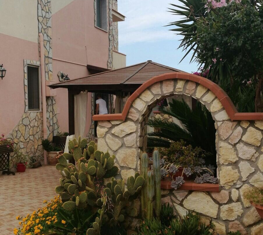 Casa Santa酒店住宿-B&B Il Giardino del Sole
