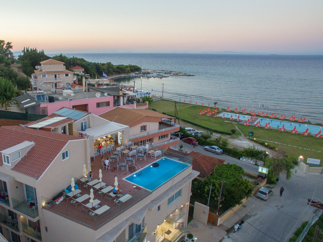 Planos Beach Hotel 海滩酒店主图