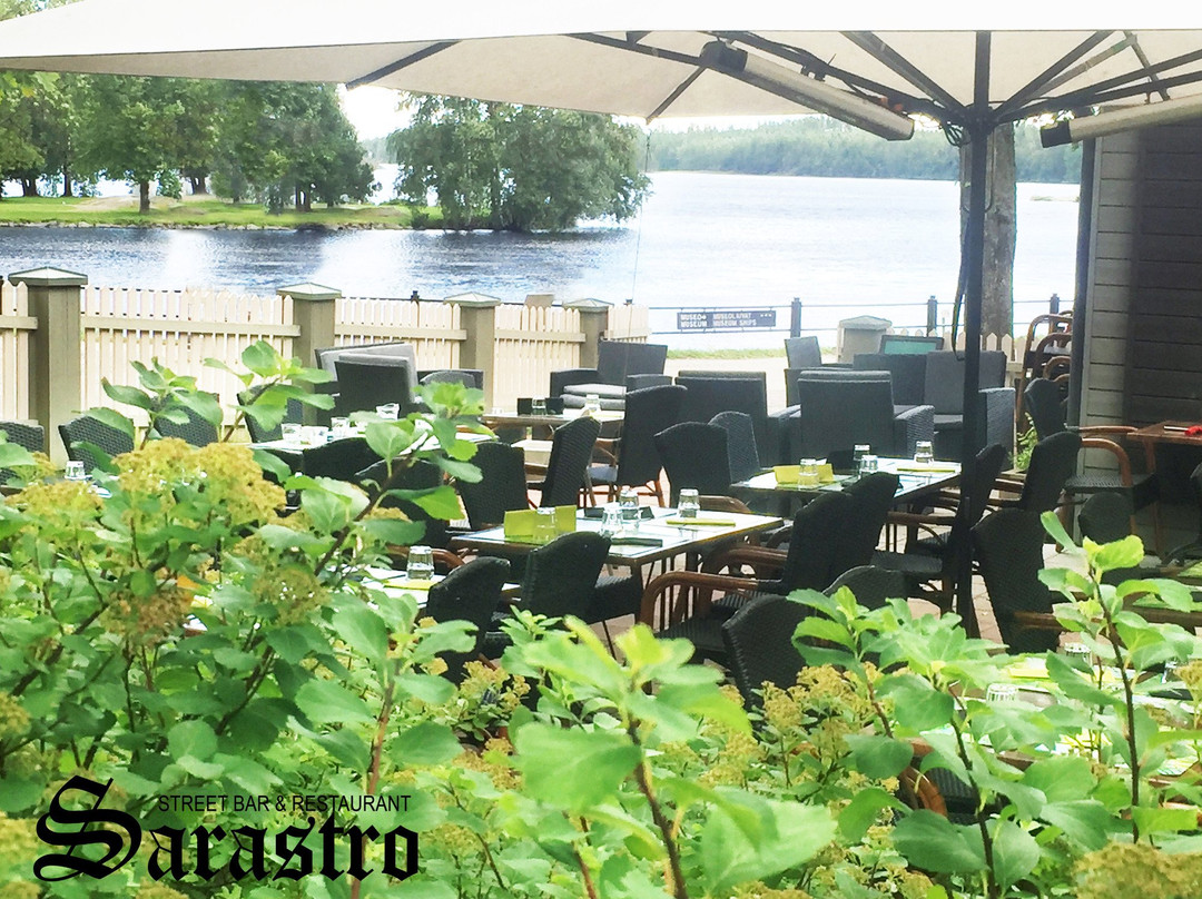 萨翁林纳餐馆和美食-Street Bar & Restaurant Sarastro