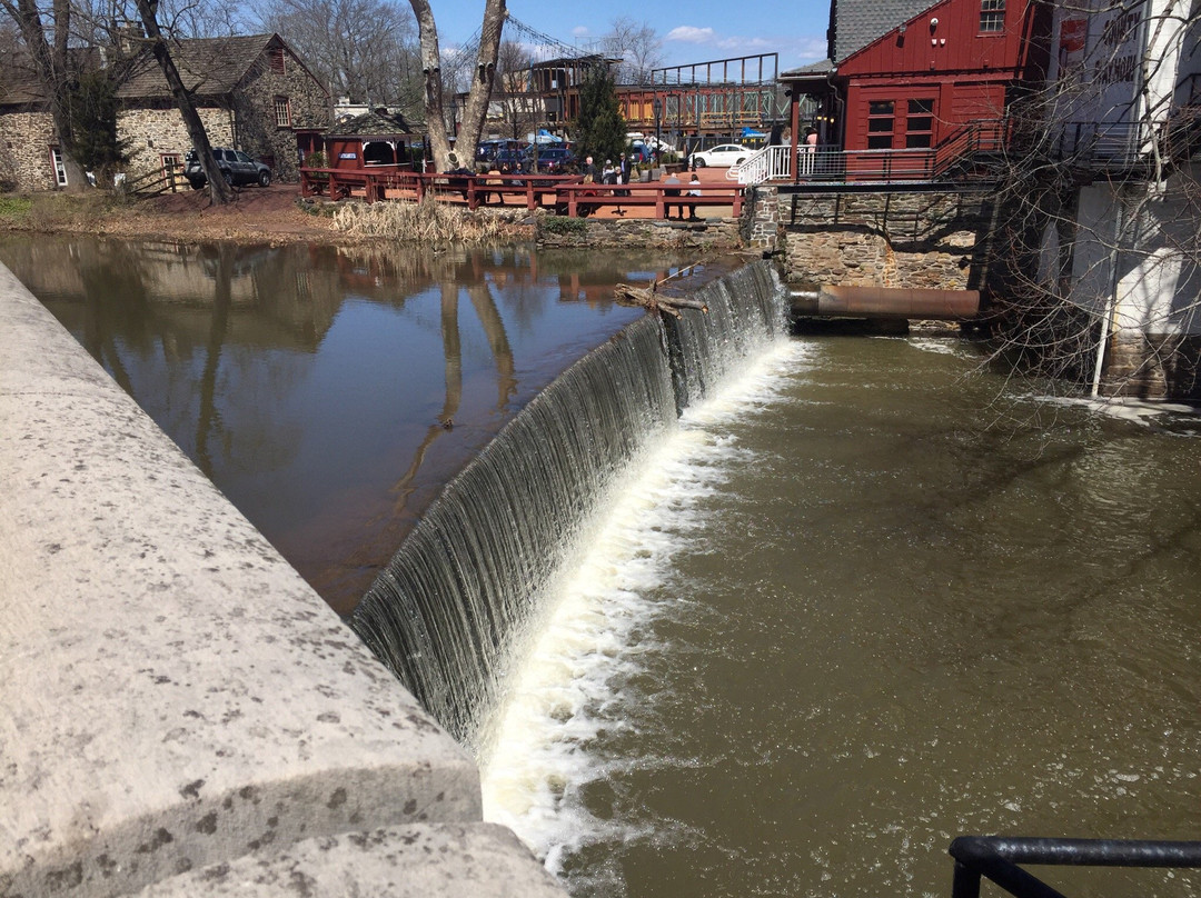 Aquetong Creek Dam Waterfall景点图片