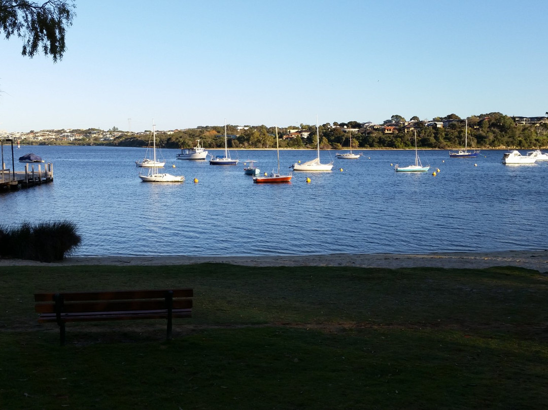 Bicton Pool景点图片