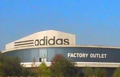 adidas Store-赫佐格奥拉赫必去景点