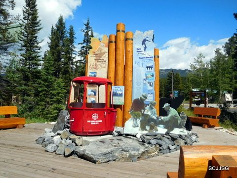 Lake Louise Visitor Information Centre景点图片