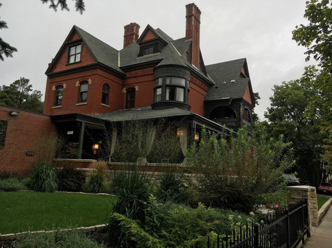 The New Victorian Mansion Bed and Breakfast主图