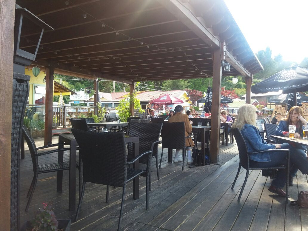 Cow Bay Pub景点图片
