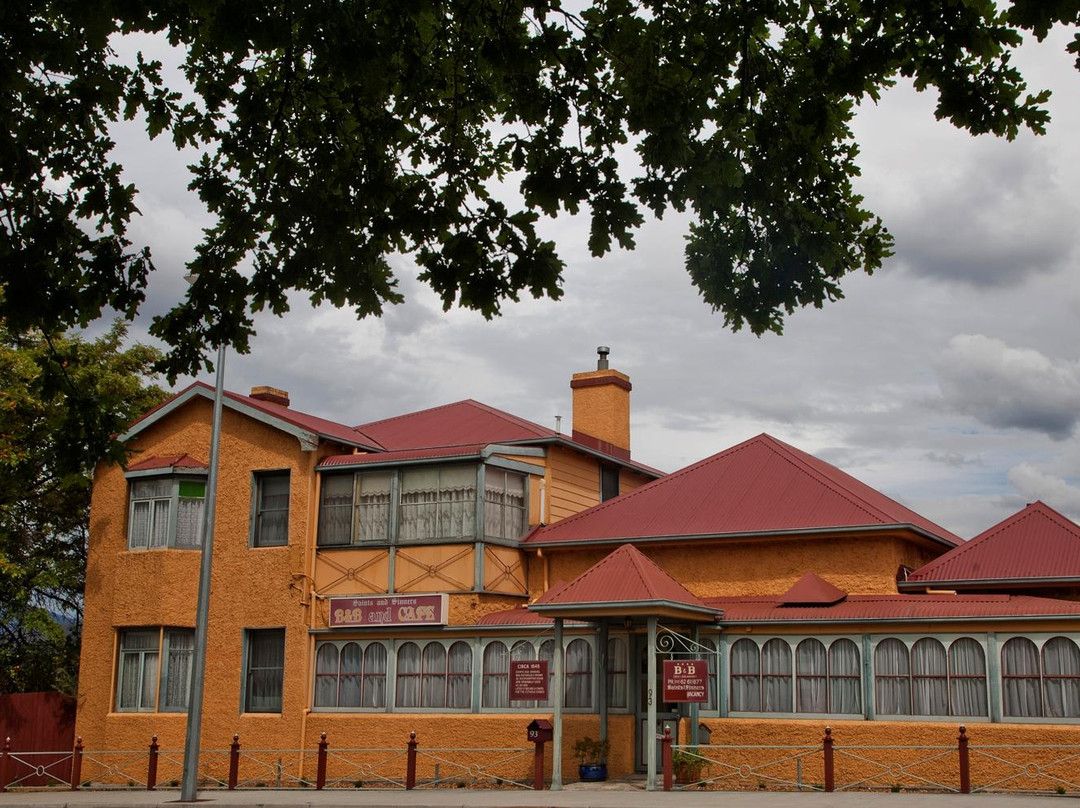 Saints and Sinners B&B / Cafe主图