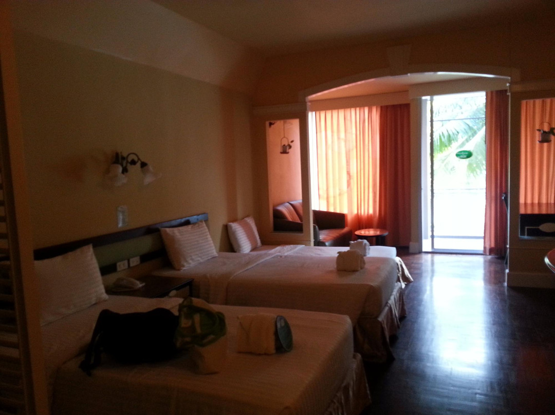 Brookside Valley Resort-罗勇必去景点