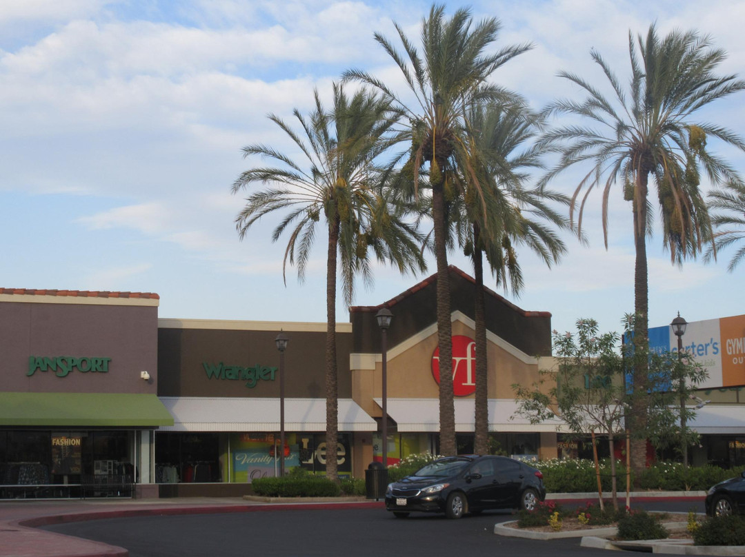 Outlets at Lake Elsinore-埃尔西诺湖必去景点