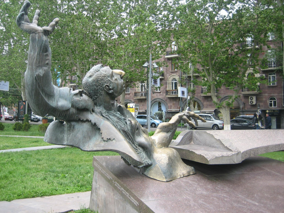 Arno Babajanyan Statue景点图片