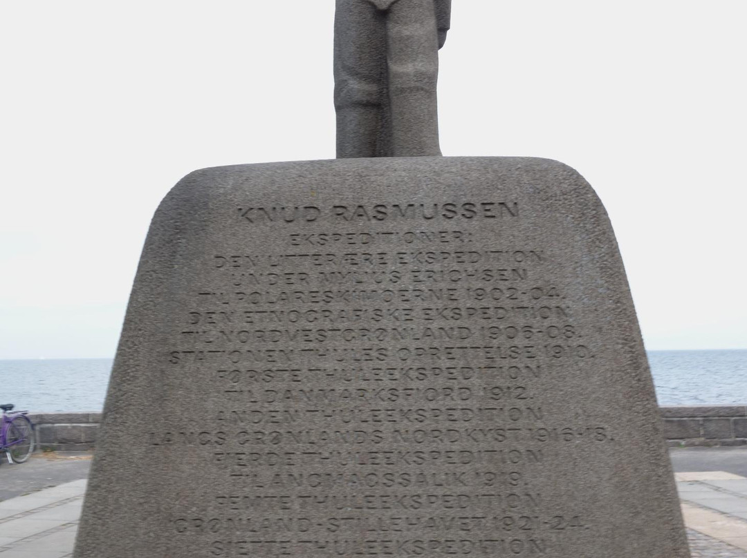 Knud Rasmussen Statue景点图片