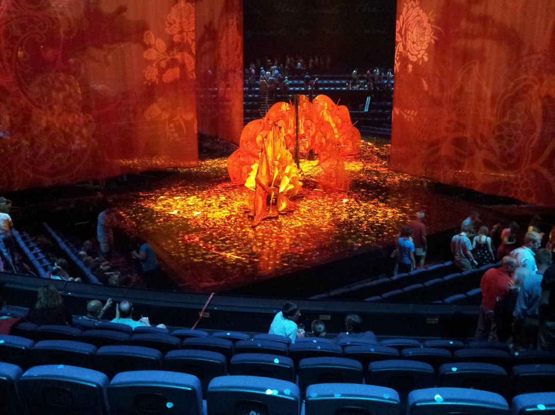 太阳马戏团剧目《爱》-拉斯维加斯必去景点