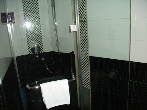 深圳中航城格兰云天大酒店主图