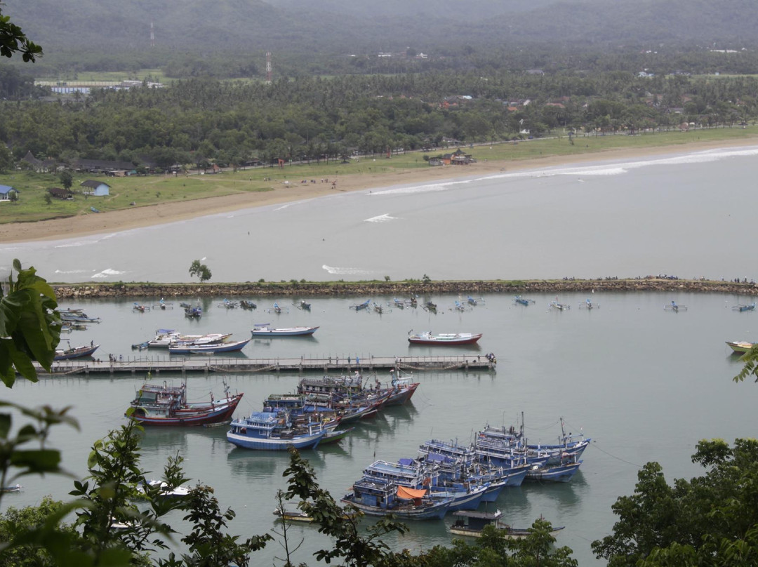 Teleng Ria Beach景点图片