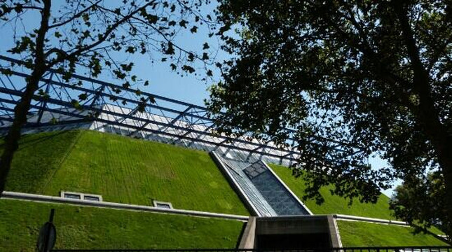 贝尔西体育馆-巴黎必去景点