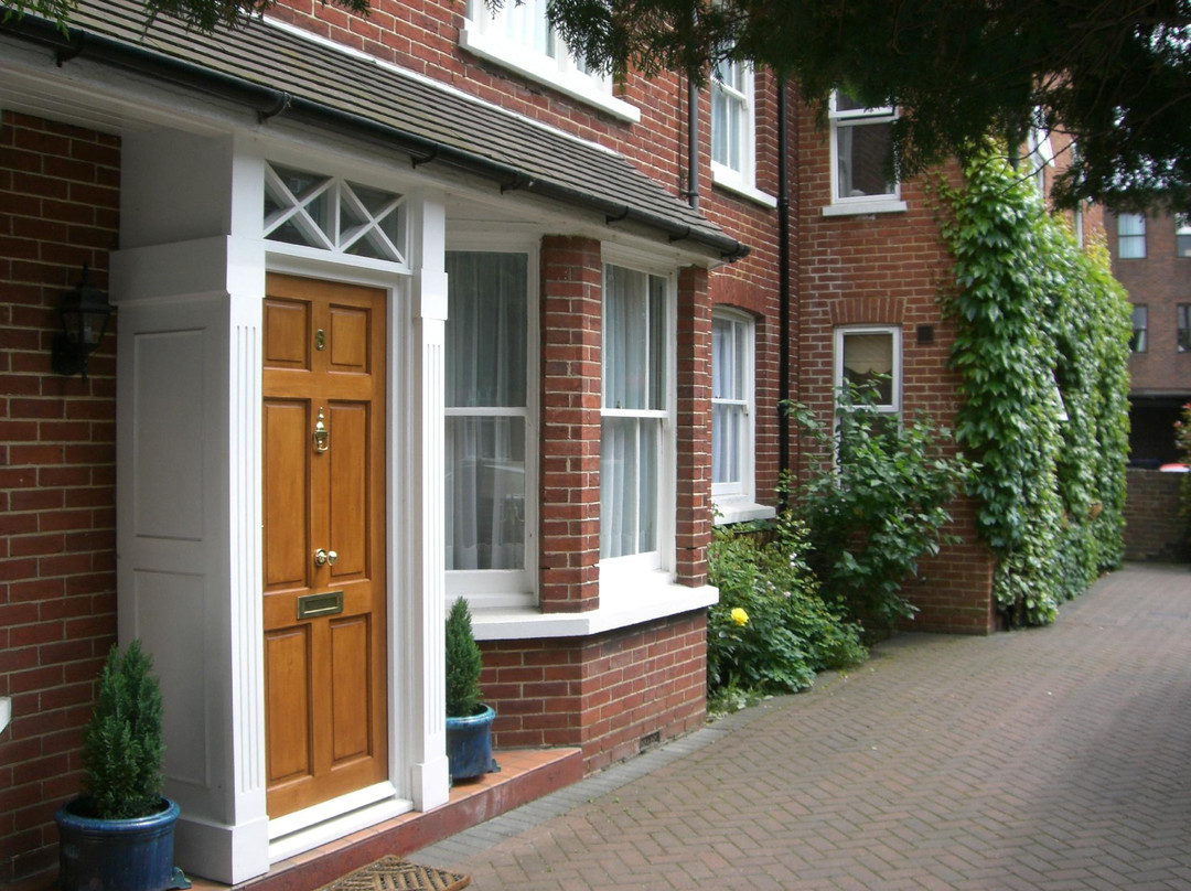 Milton at Gatwick主图