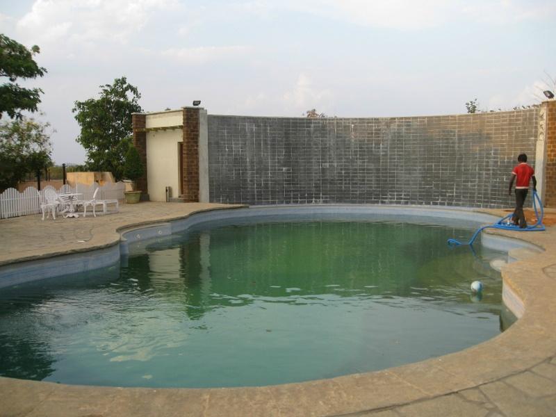 Country Spa Kuteeram-泳池
