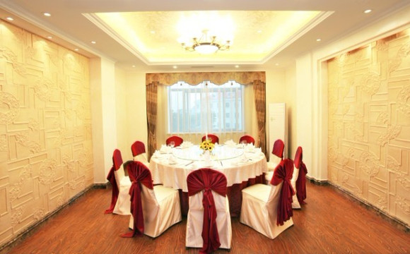 青岛海林山庄大酒店(石老人海水浴场海安路地铁站店)主图