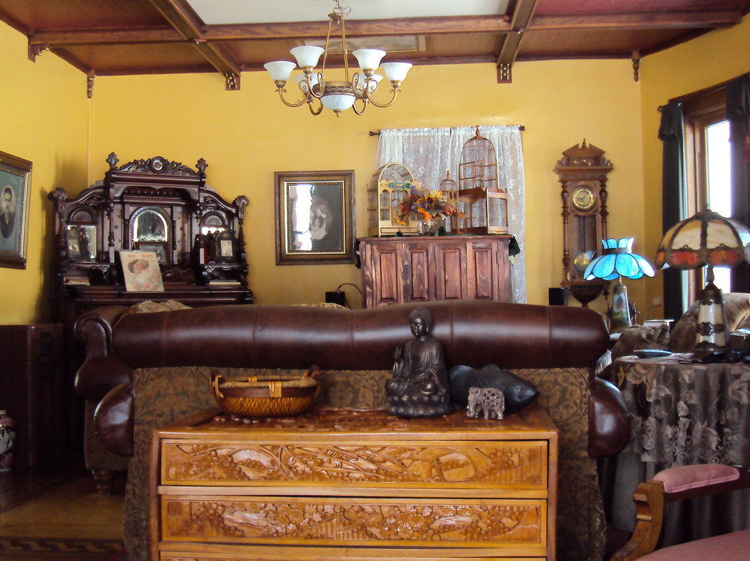 The MacLeod House主图