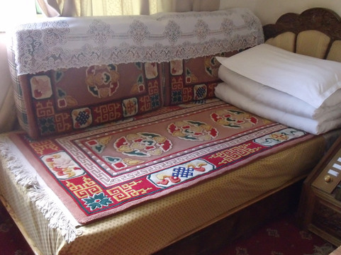 当雄白马酒店主图