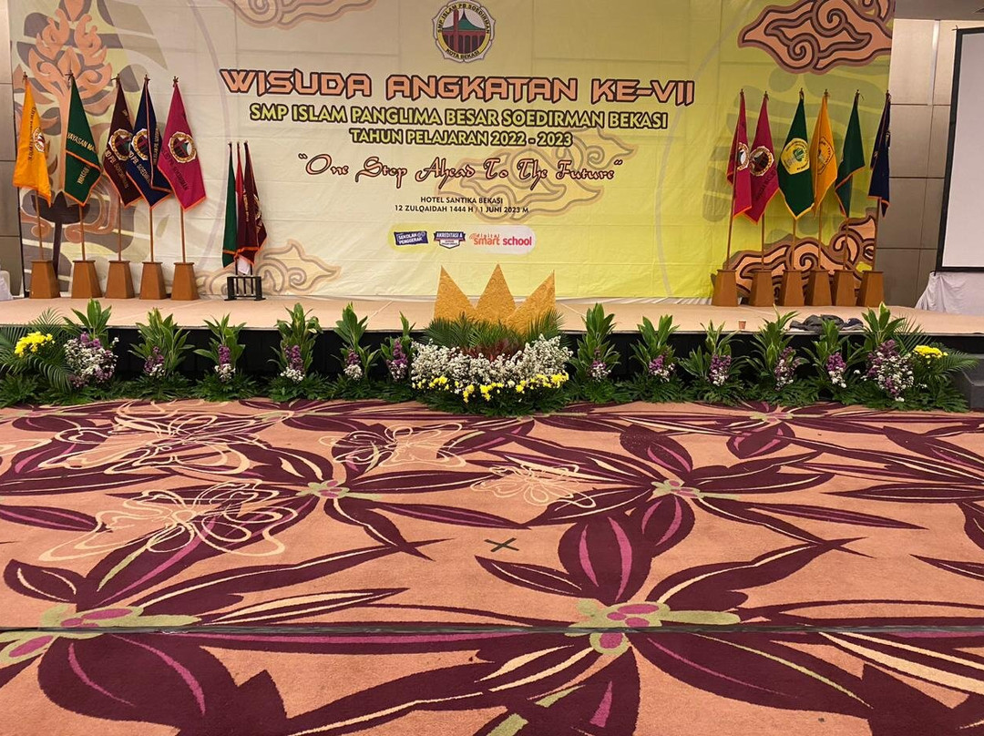 Hotel Santika Premiere Kota Harapan Indah主图