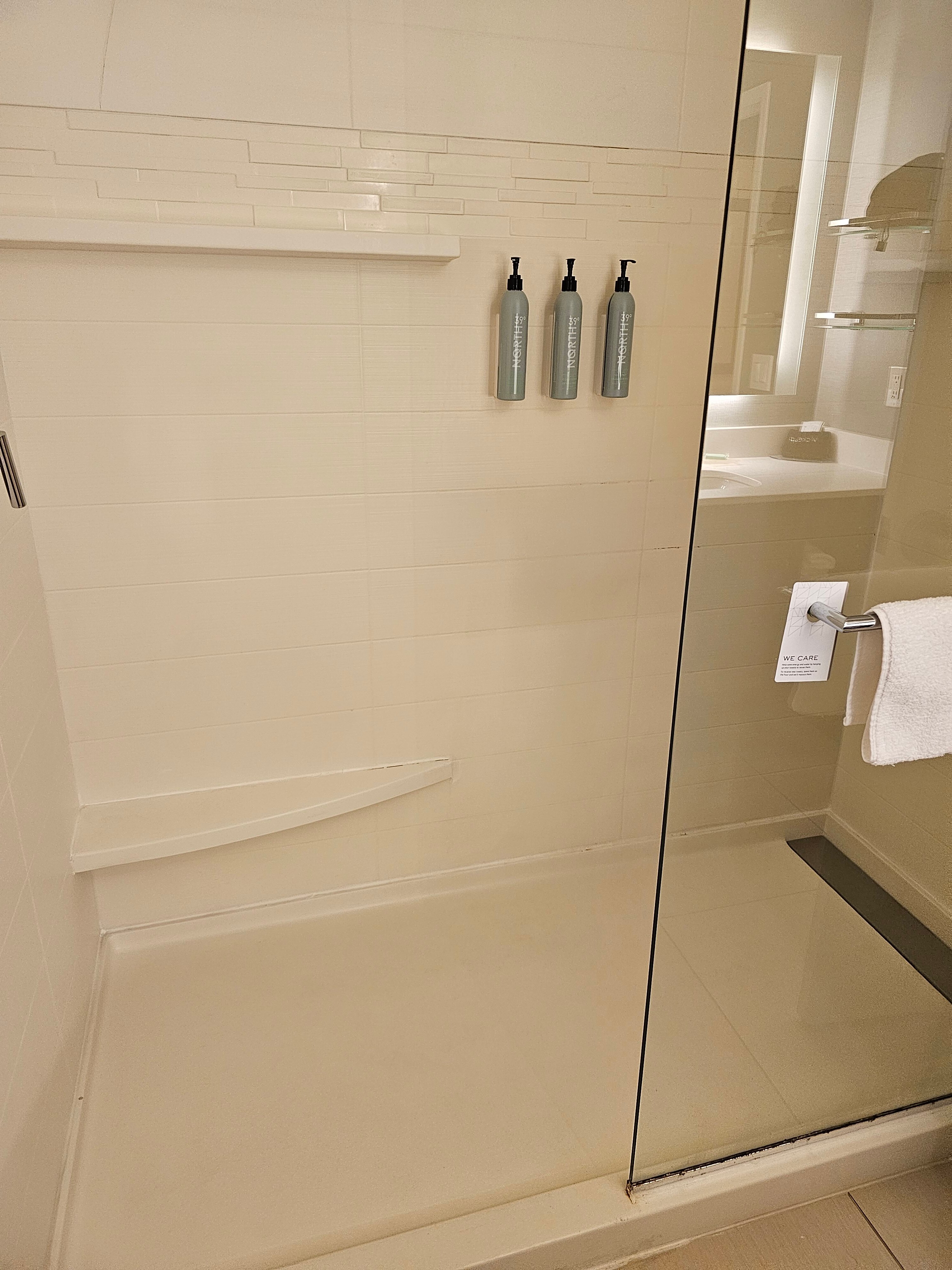 Residence Inn Nashua-浴室