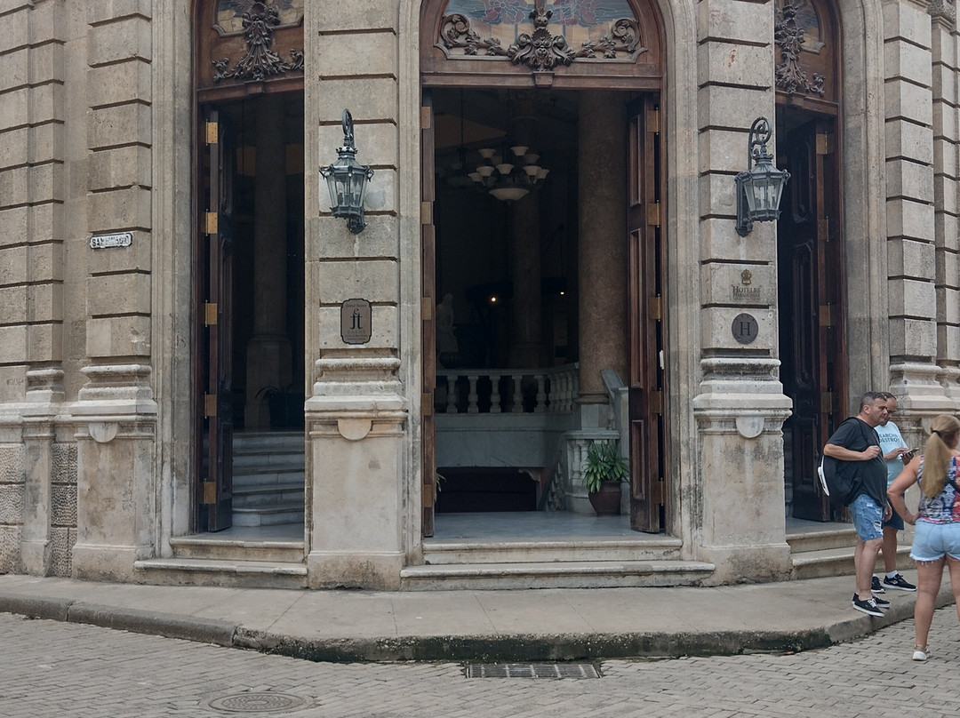 拉奎尔酒店主图