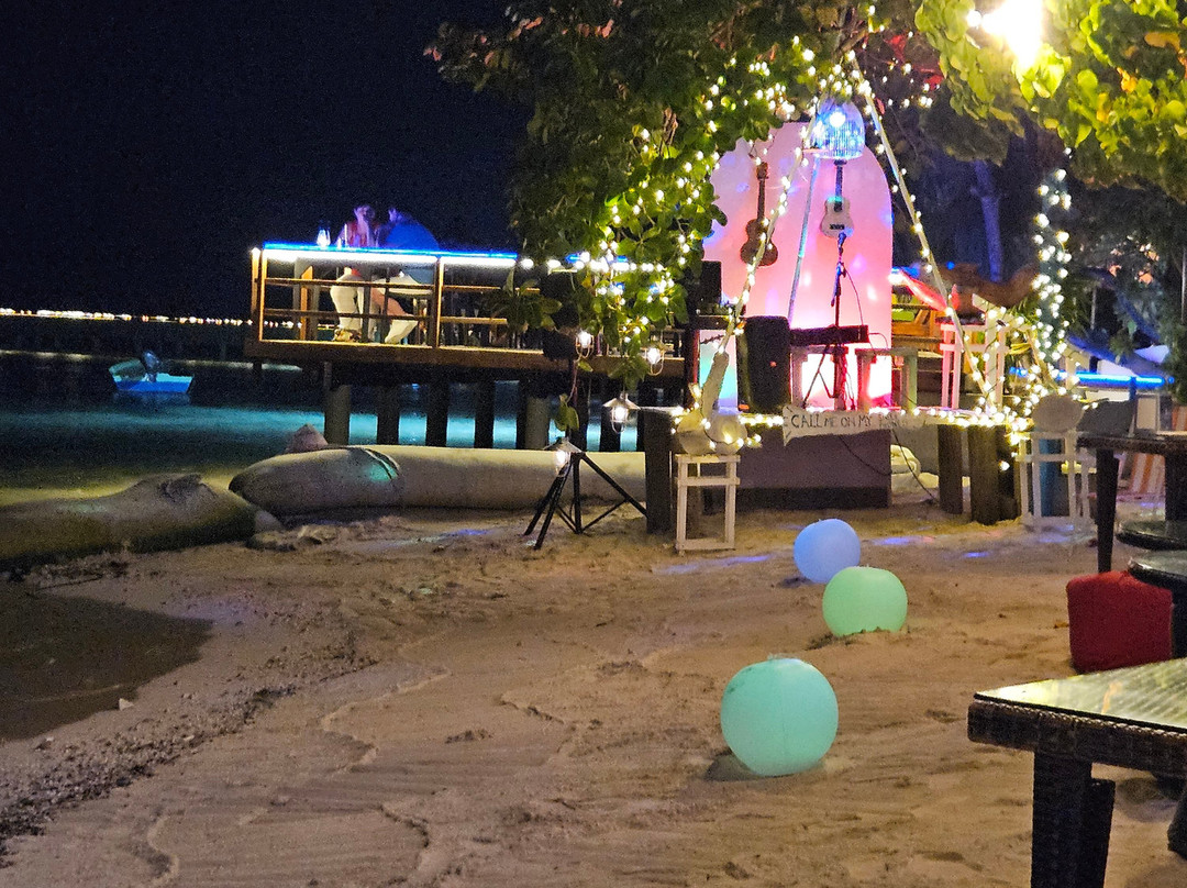 Compass Beach & Bistro