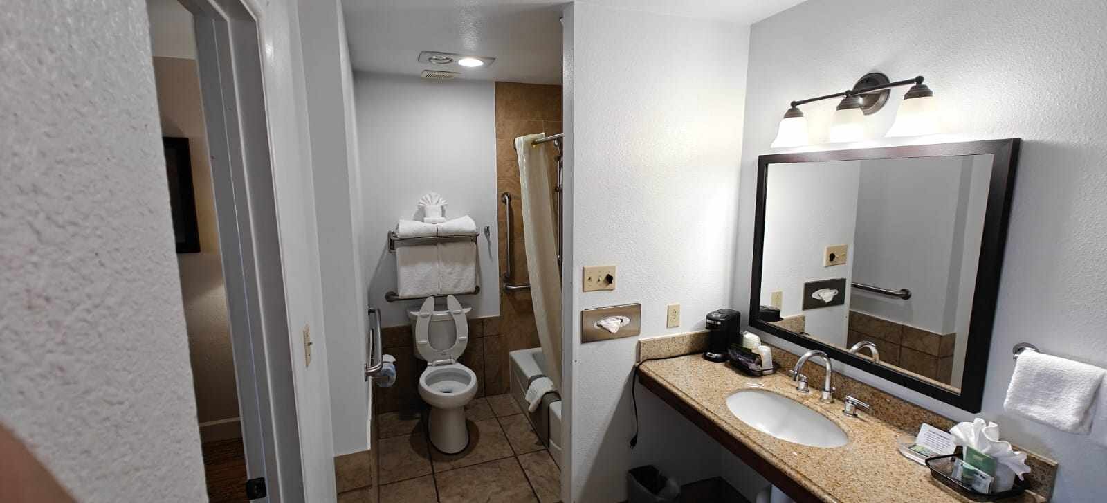 Best Western Discovery Inn-浴室