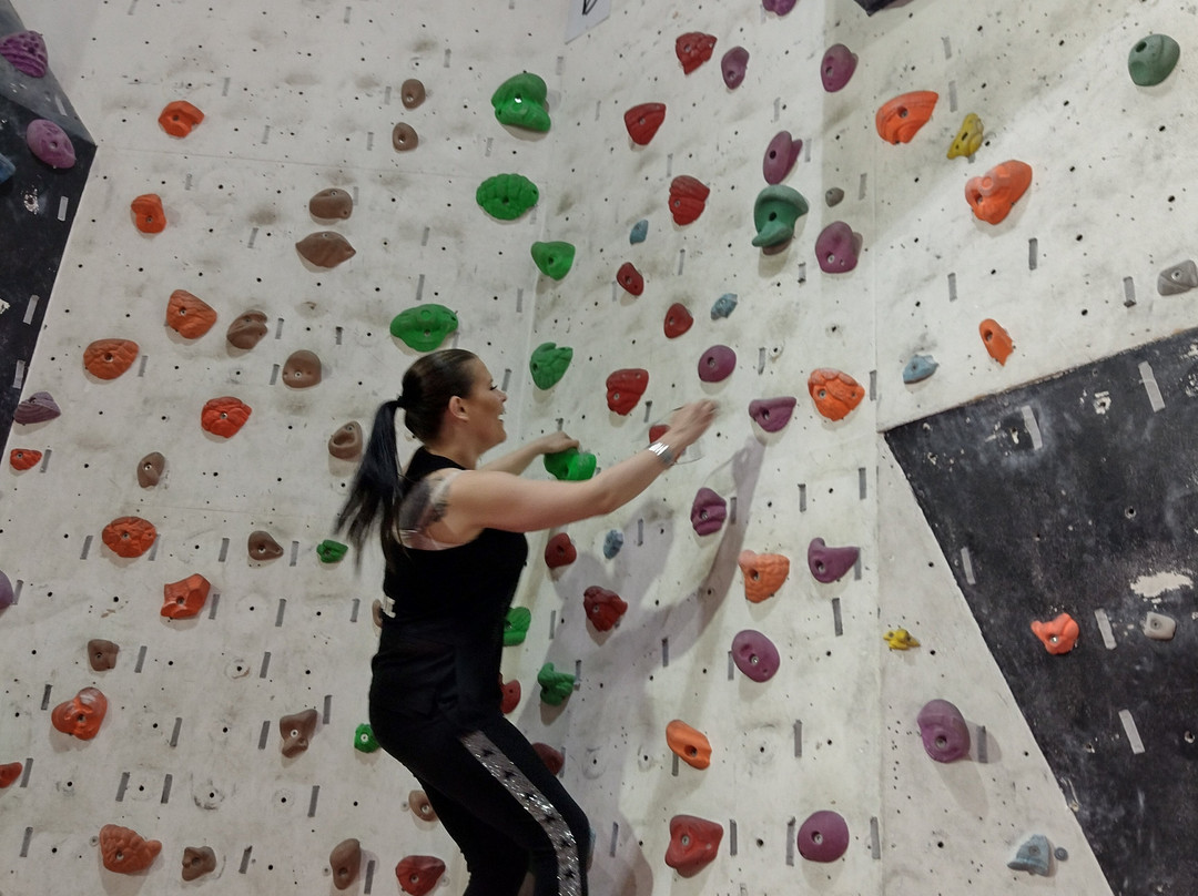 Wolf Mountain Indoor Climbing and Caving Centre-沃尔夫汉普顿必去景点