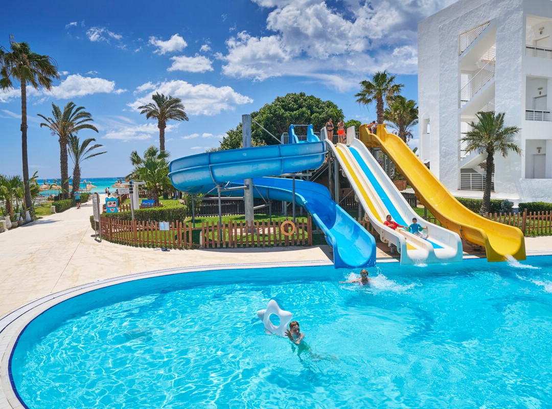 文奇诺扎海滩酒店主图