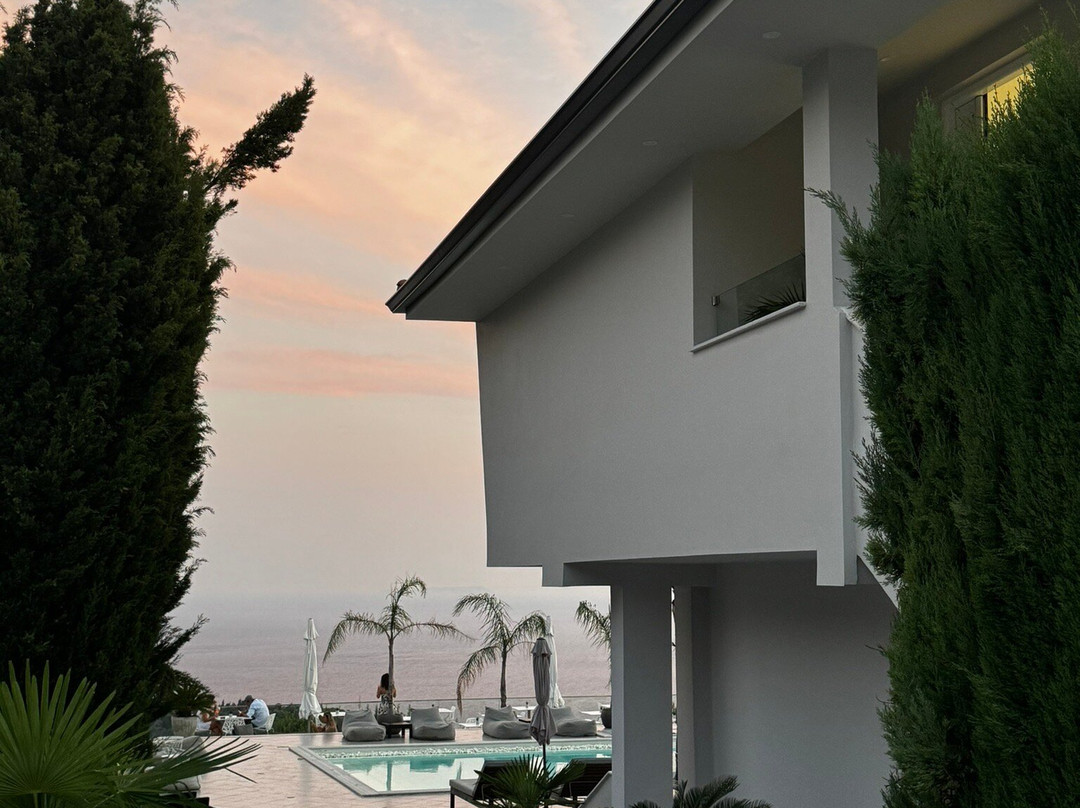 Golden View Residence主图